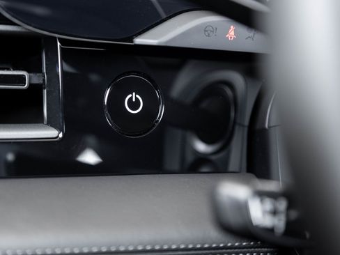 Used 2025 Porsche Taycan 4 image 17