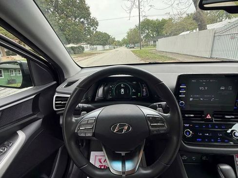 Used 2021 Hyundai Ioniq SE image 9
