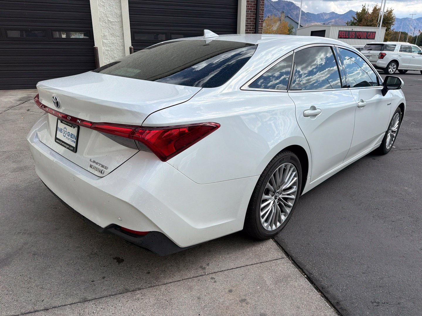 Used 2019 Toyota Avalon Limited w/ Advanced Safety Package FWD image 19