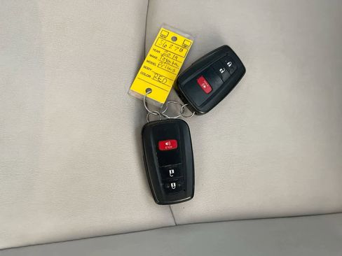 Used 2019 Toyota Prius XLE w/ Advanced Technology Package image 25