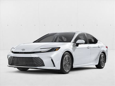Used 2025 Toyota Camry XLE FWD image 1