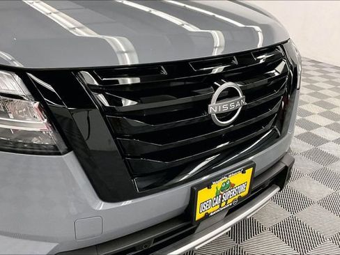 Used 2024 Nissan Pathfinder Platinum w/ Lighting Package (N93) AWD/4WD image 35