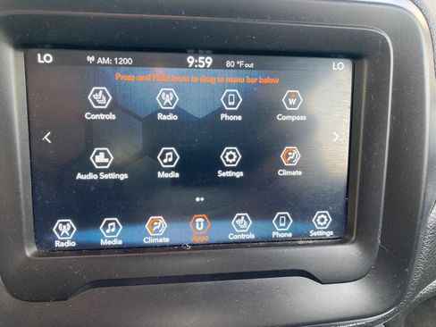Used 2019 Jeep Renegade Latitude w/ Cold Weather Group AWD/4WD image 23