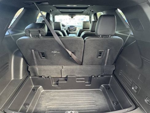 Used 2023 Chevrolet Traverse Premier FWD image 9