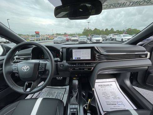 Used 2025 Toyota Camry SE AWD/4WD image 7