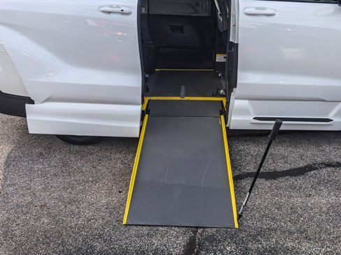 Used 2024 Toyota Sienna LE image 21