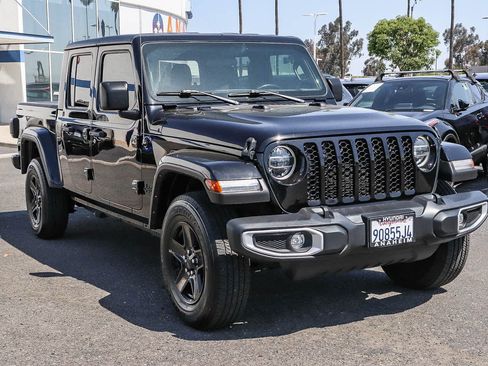 Used 2021 Jeep Gladiator Sport AWD/4WD image 3
