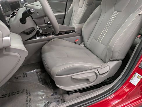 Used 2023 Hyundai Elantra SEL w/ Convenience Package image 9