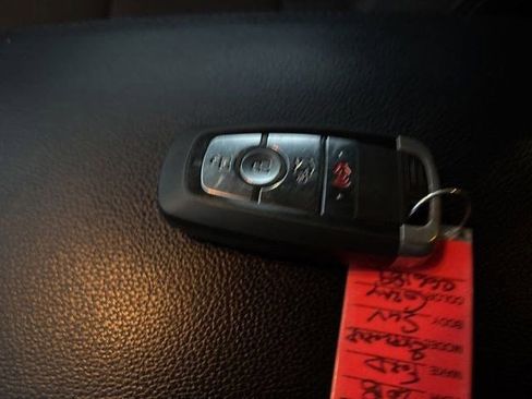 Used 2018 Ford Explorer XLT image 48