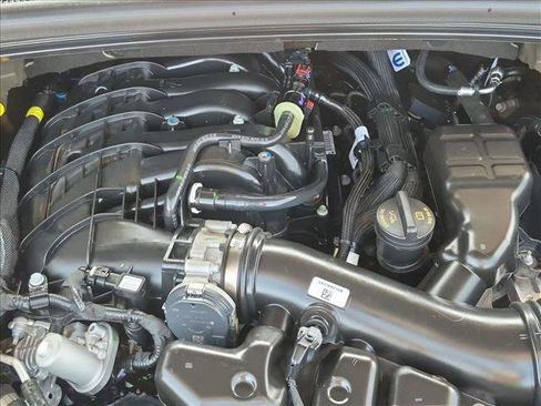 Used 2025 Jeep Grand Cherokee 4WD image 23