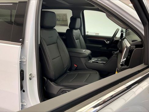 New 2026 GMC Sierra 2500 Denali w/ Denali Reserve Package AWD/4WD image 9