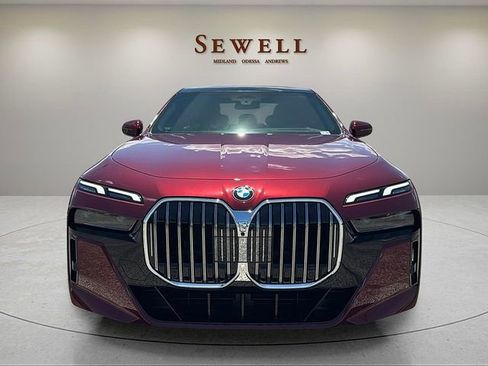 Certified 2025 BMW 760i xDrive w/ Premium Package AWD/4WD image 8
