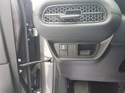 Used 2023 Honda HR-V LX image 19