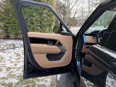 New 2025 Land Rover Range Rover Long Wheelbase SE image 5