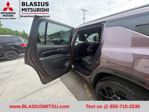 Used 2025 Chevrolet Traverse RS w/ LPO, Floor Liner Package AWD/4WD image 41