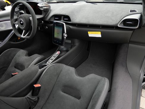 Used 2024 McLaren Artura Performance image 10