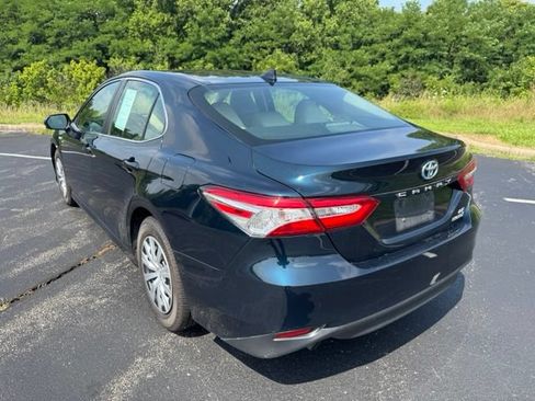 Used 2019 Toyota Camry LE FWD image 5