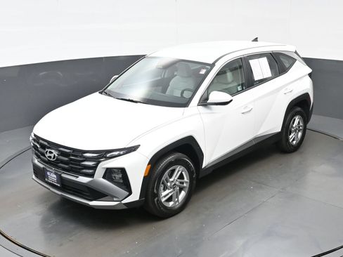 Used 2025 Hyundai Tucson SE AWD/4WD image 35
