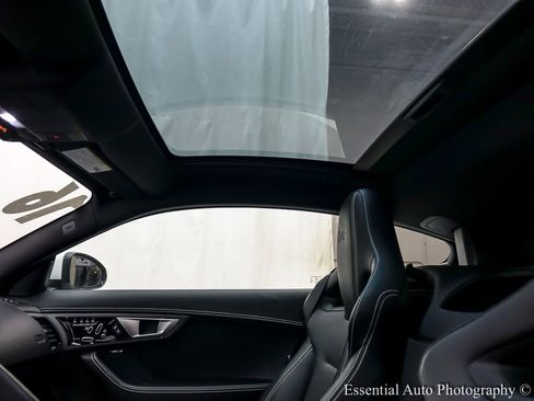 Used 2016 Jaguar F-TYPE R image 11