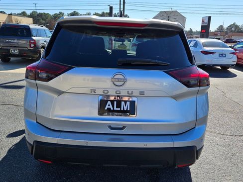Used 2024 Nissan Rogue S image 10
