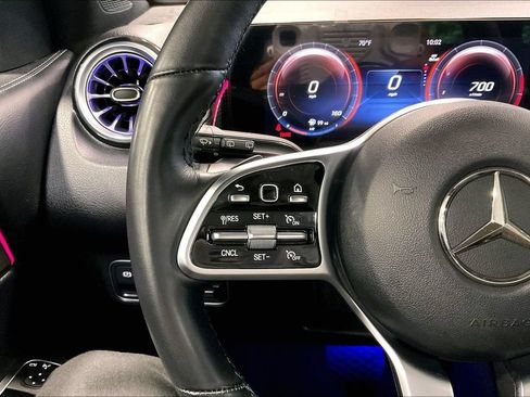 Used 2023 Mercedes-Benz GLB 250 4MATIC w/ Premium Package image 12