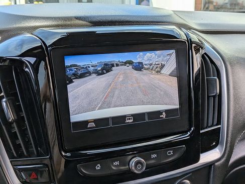 Used 2023 Chevrolet Traverse LT FWD image 22