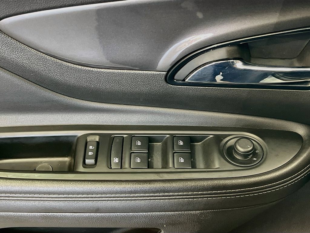 Used 2020 Buick Encore Preferred AWD/4WD image 17