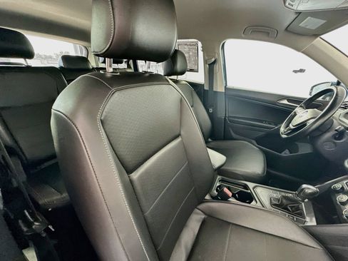 Used 2018 Volkswagen Tiguan SE FWD image 28