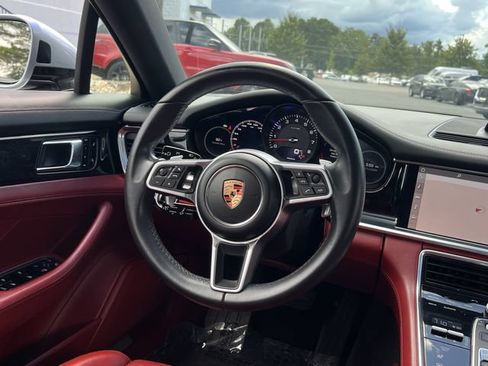 Used 2017 Porsche Panamera RWD image 15