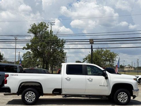 Used 2021 Chevrolet Silverado 2500 LT AWD/4WD image 4