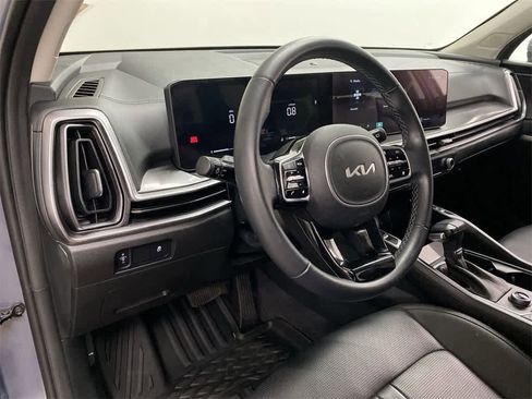 Used 2025 Kia Sorento S image 2