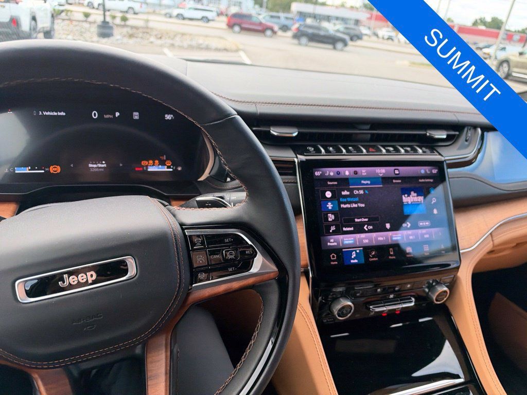 Used 2025 Jeep Grand Cherokee Summit AWD/4WD image 8