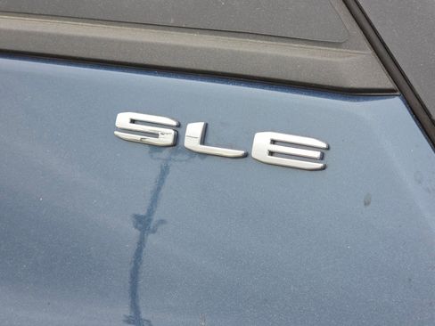 Used 2024 GMC Terrain SLE w/ Driver Convenience Package image 6