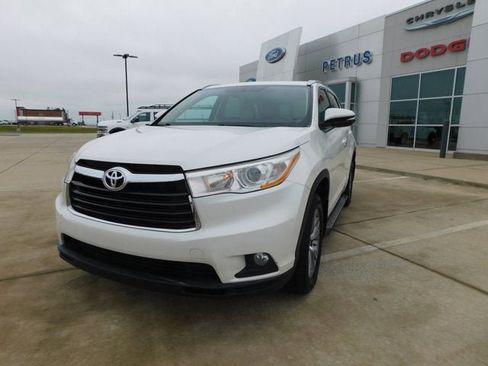 Used 2014 Toyota Highlander XLE image 2