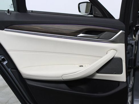 Used 2023 BMW 530e w/ M Sport Package image 32