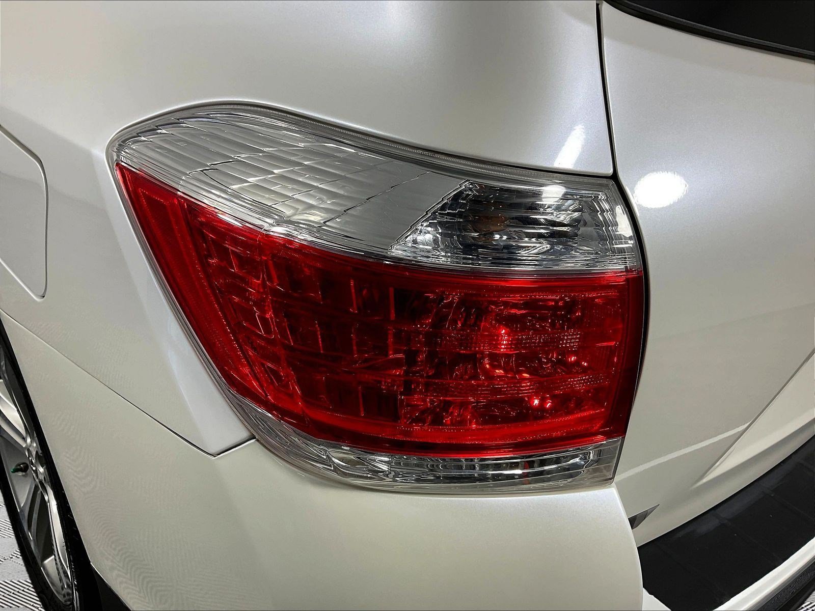 Used 2012 Toyota Highlander Limited w/ Tow Pkg AWD/4WD image 23