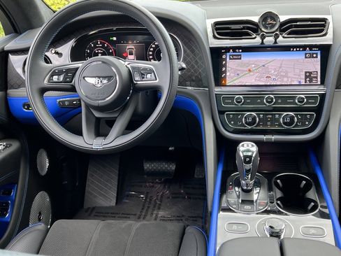 Certified 2025 Bentley Bentayga image 4