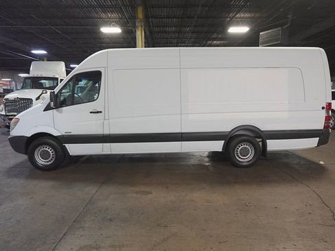 Used 2011 Freightliner Sprinter 2500 image 2