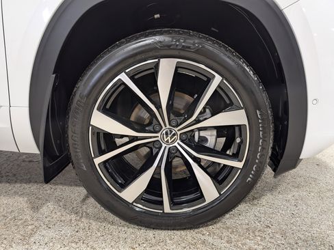 Used 2026 Volkswagen Atlas Cross Sport SEL Premium R-Line AWD/4WD image 12