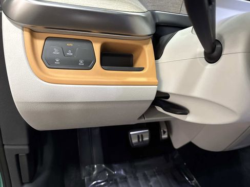 New 2025 Volkswagen ID. Buzz 1st Edition image 32