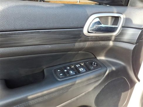 Used 2019 Jeep Grand Cherokee Altitude image 3