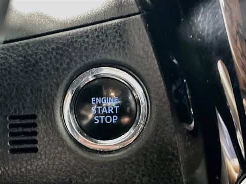 Used 2018 Toyota Corolla SE w/ SE Premium Package FWD image 23