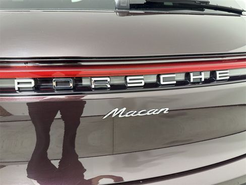 Certified 2025 Porsche Macan image 19