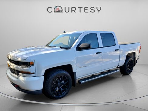 Used 2018 Chevrolet Silverado 1500 Custom w/ Custom Value Package image 1
