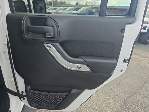 Used 2013 Jeep Wrangler Unlimited Sahara image 19