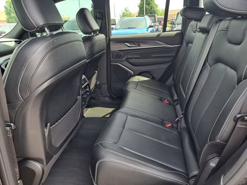 Used 2023 Jeep Grand Cherokee Overland AWD/4WD image 31