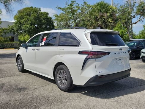 New 2026 Toyota Sienna XLE FWD image 6