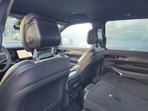 Used 2023 Jeep Wagoneer L Series III w/ Preferred Equipment Group image 30