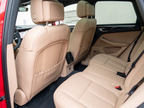 Certified 2026 Porsche Macan image 22