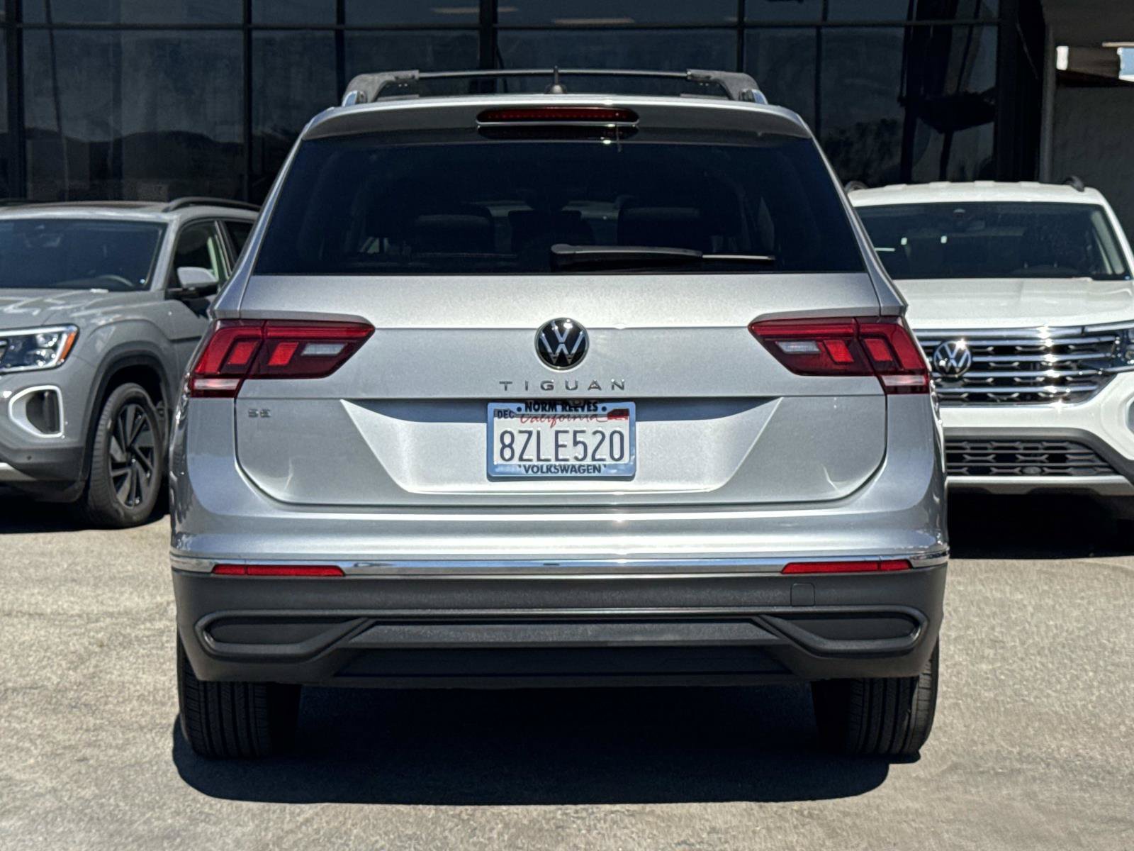 Certified 2022 Volkswagen Tiguan SE w/ Panoramic Sunroof Package FWD image 4
